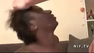 Youmi blackette française se masturbe et suce