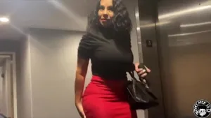 MILF prof se fait baiser par son étudiant black - Queen R...