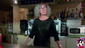 Grand-mère française baisée dans tous ses trous