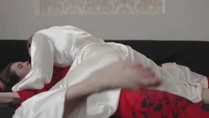 Blonde gros seins baise lesbienne brunette chatte mouillée