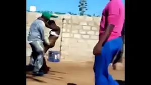 Africaines sexy dansent nues en groupe amateur