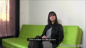 Casting porno débutante gros seins naturels masturbation