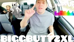 MILF amateure gros cul chante en se déhanchant