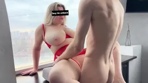 Blonde pulpeuse baisée sauvagement en penthouse luxueux