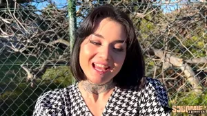 Crystal brunette se fait défoncer le cul en trio français