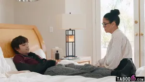 MILF asiatique Dana Vespoli baise son étudiant handicapé