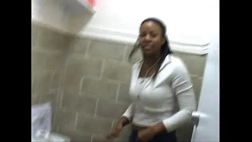 Compilation pisse blackettes toilettes ghetto 61min