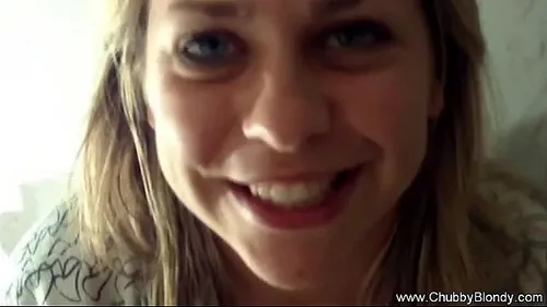MILF blonde pulpeuse baise en POV amateur maison