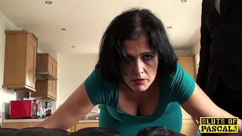 MILF soumises sodomisées brutalement fesses rougies