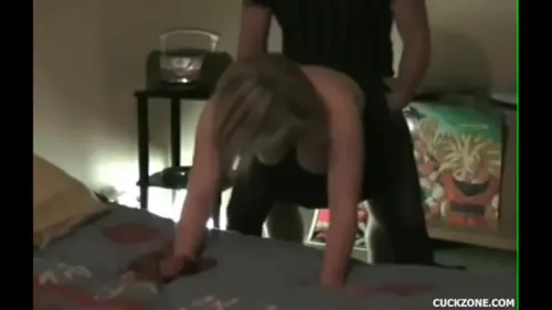 Hotwife française Caroline baisée par son bull devant mari