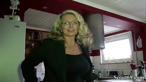 MILF allemande gros seins baisée par voisin amateur