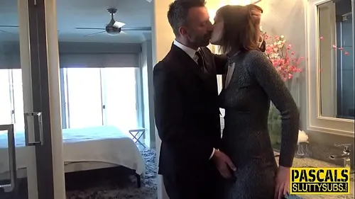 Brune soumise giclée en BDSM par son maître dominant