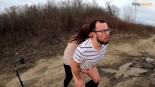 Maîtresse russe force son esclave à avaler son sperme