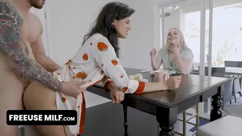 Blonde voluptueuse baisée par beau-cousin en freeuse