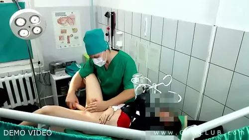 Orgasme forcé pendant examen gynéco BDSM médical