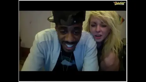 Cam girl ébène ivoirienne se masturbe en direct