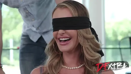 MILF aux gros seins baisée par une énorme bite noire
