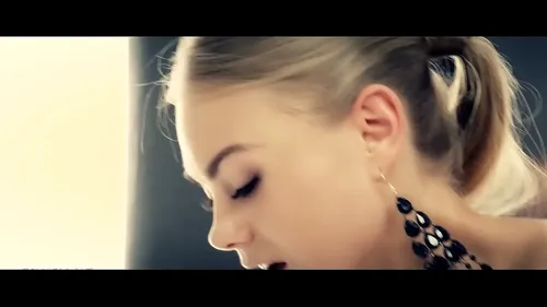 Nancy A mannequin ukrainienne baise passionnément