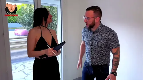 Didi baise avec sa chatte poilue bien mouillée