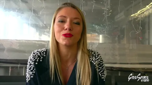 Ashley blonde française se fait défoncer la chatte