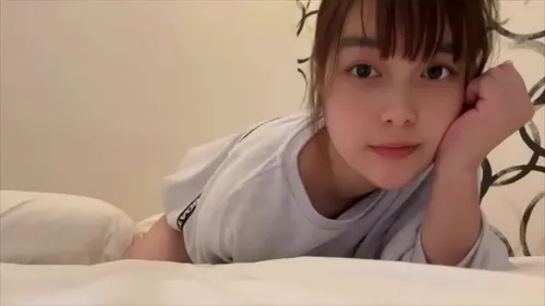 Japonaise sexy se masturbe en nuisette après 3 jours