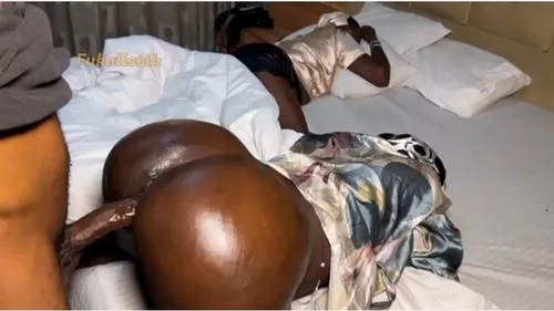 Aisha baise en secret avec la grosse bite de son beau-frère