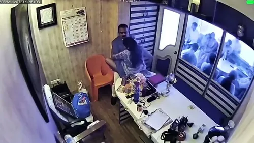 Astrologue indien baise une cliente dans son bureau