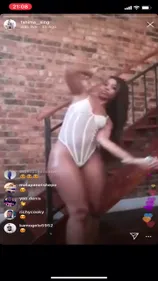 Sud-africaine exhibe son gros cul en cam live