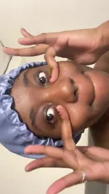 Alliyah Alecia Scott se masturbe sa chatte serrée
