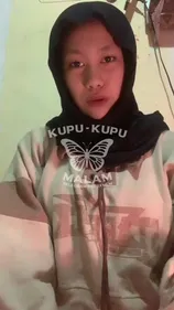 Beurette hijab se masturbe en webcam amateur viral